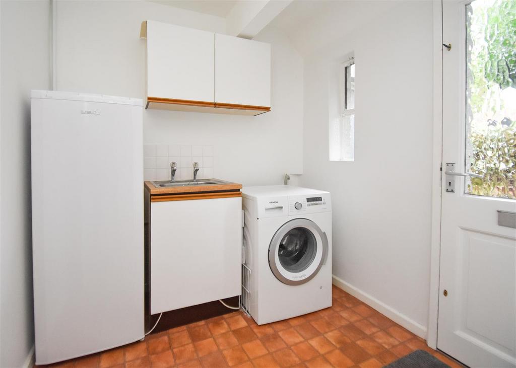 19 Clifton Road -Utility Room.jpg