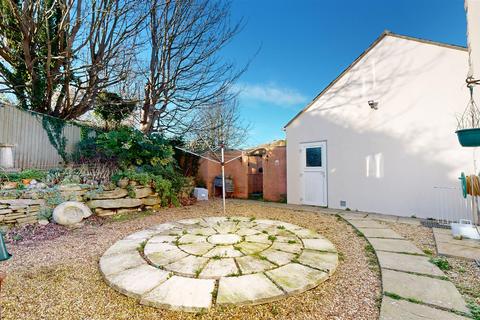 16 Fancys Close, Portland, DT5 2AJ