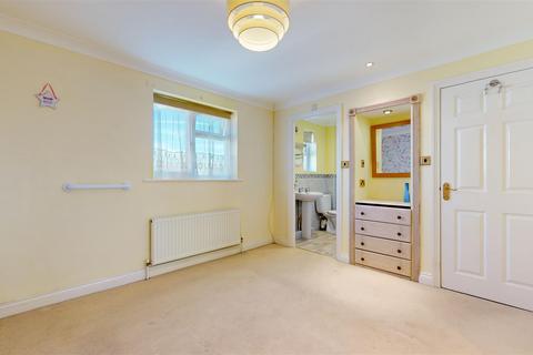 16 Fancys Close, Portland, DT5 2AJ