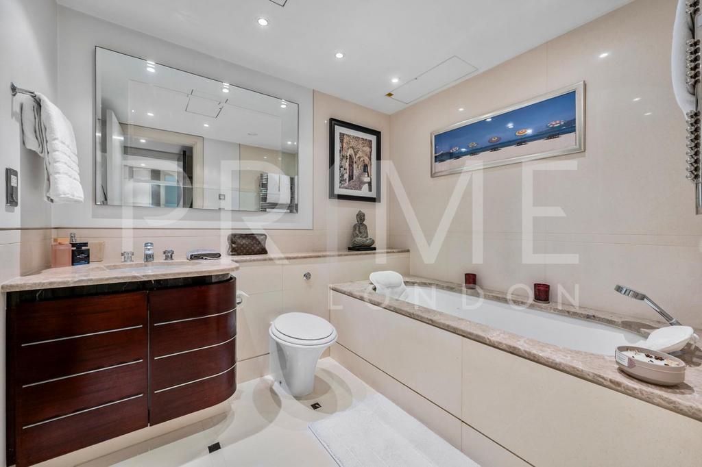 Bathroom1 (3).jpg