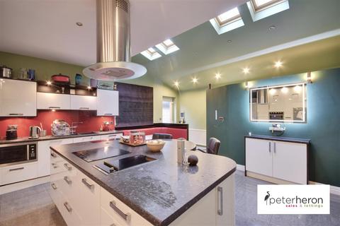 5 bedroom end of terrace house for sale, The Knoll, Off Chester Road, Sunderland