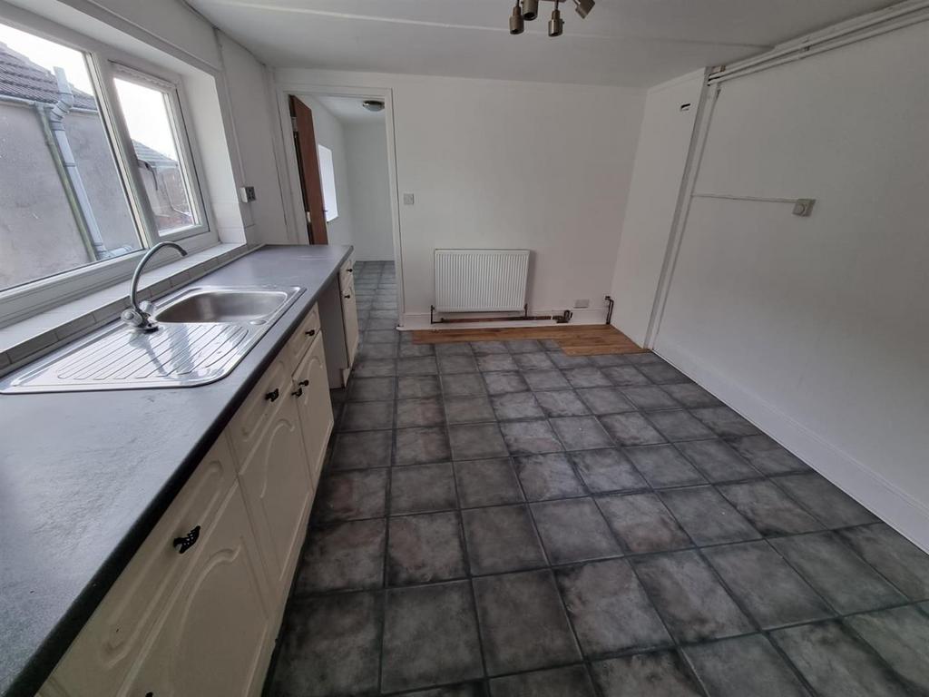 Love Road, Lowestoft 2 bed apartment to rent £560 pcm (£129 pw)