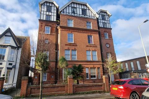 2 bedroom apartment to rent, London Road South, Lowestoft