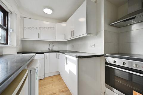 Studio to rent, Spencer Mews, Hammersmith, W6