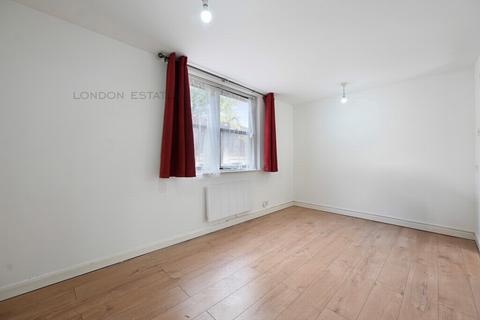 Studio to rent, Spencer Mews, Hammersmith, W6