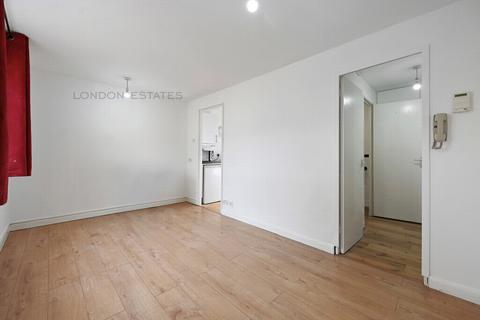 Studio to rent, Spencer Mews, Hammersmith, W6
