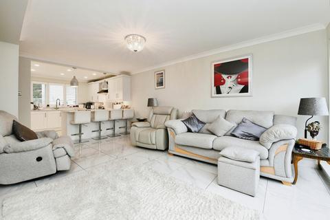 2 bedroom bungalow for sale - Westcliff Parade, Westcliff-on-sea, SS0