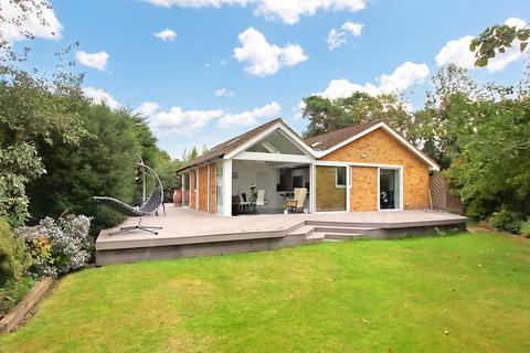 4 bedroom detached bungalow for sale - Harriet Gardens, Croydon