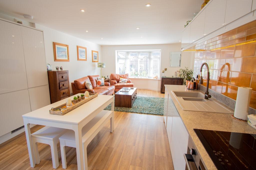 Kitchen/ dining/ living area