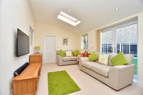 3 bedroom detached house for sale, Cloisterham Road, Rochester, Kent