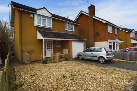 12 Akister Close, Buckingham, MK18 7HT