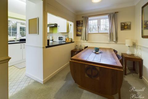 12 Akister Close, Buckingham, MK18 7HT