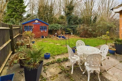 12 Akister Close, Buckingham, MK18 7HT