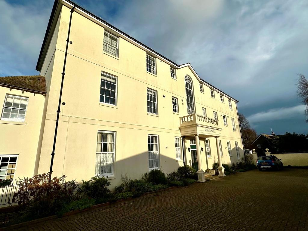 Leelands House, Grams Road, Walmer, Kent, CT14 2 bed apartment for sale