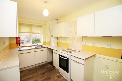 2 bedroom apartment for sale, Elsinore Close,  Fleetwood, FY7