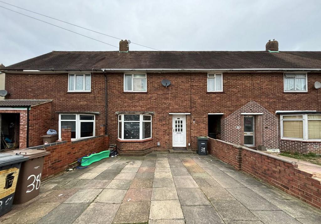 38 Longcroft Road, Luton... 3 bed terraced house £180,000