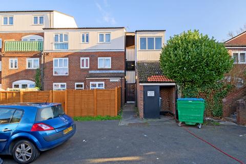 1 bedroom flat for sale - Burgess Close, Feltham, TW13