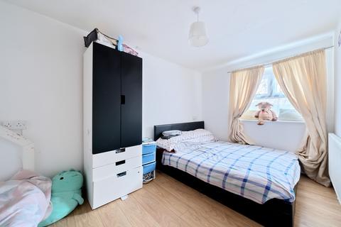 1 bedroom flat for sale - Burgess Close, Feltham, TW13