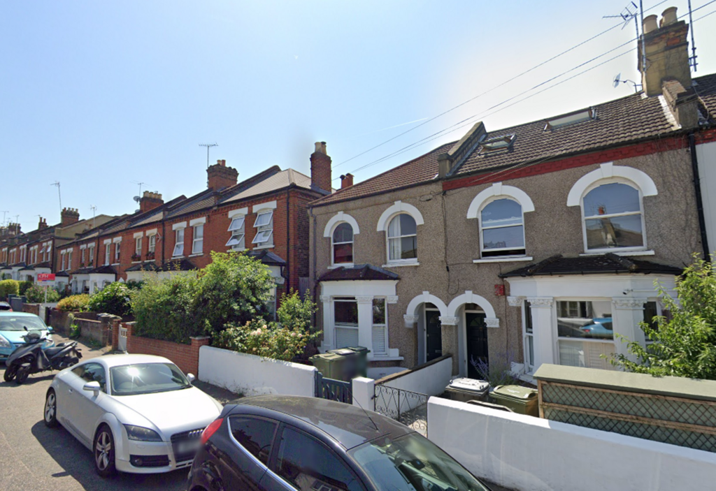 Wellfield Road, Streatham, London SW16 3 bed flat £2,000 pcm (£462 pw)
