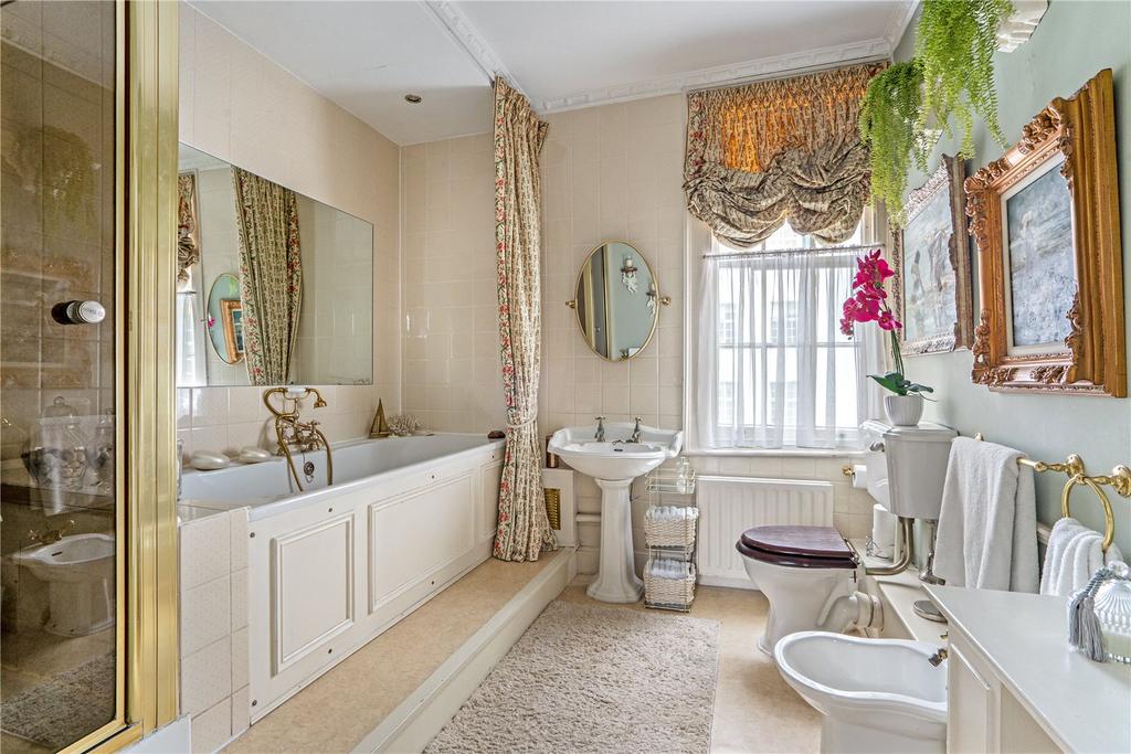 En Suite Bathroom