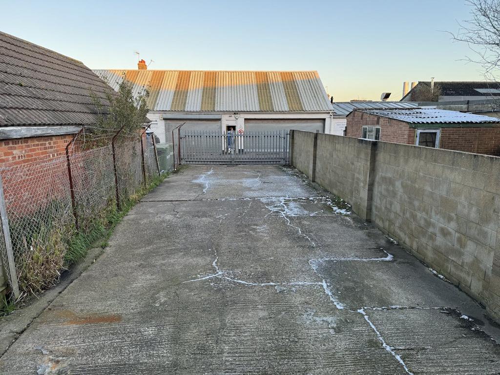 Rear Yard  Parking.jpeg