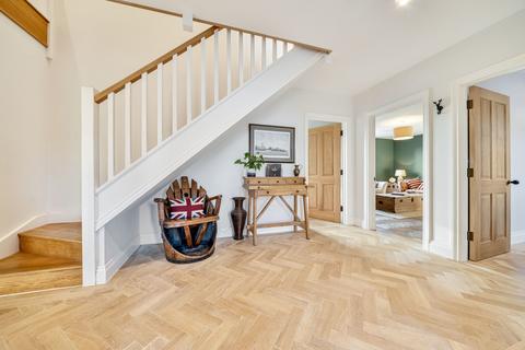 2 Old Knowle Square, Farnham, GU9 0EZ