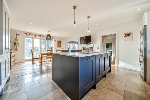 2 Old Knowle Square, Farnham, GU9 0EZ