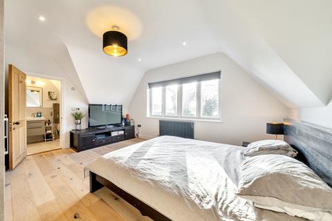 2 Old Knowle Square, Farnham, GU9 0EZ