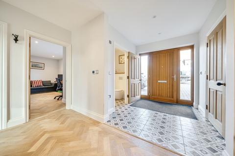 2 Old Knowle Square, Farnham, GU9 0EZ