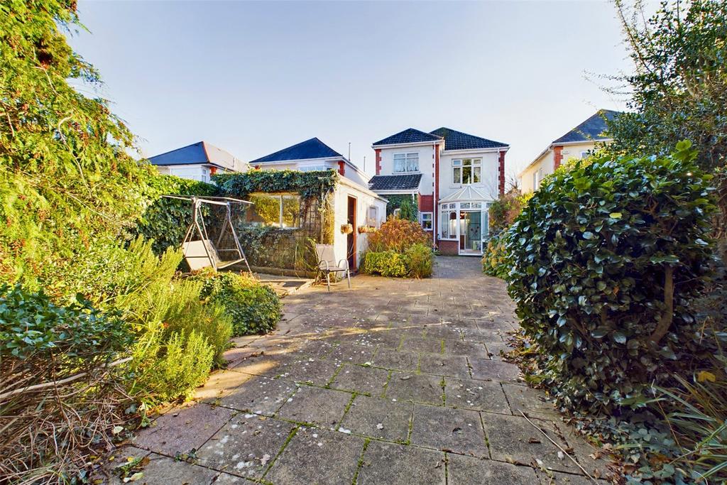 Clingan Road, Southbourne, Bournemouth, Dorset, BH6 3 bed detached