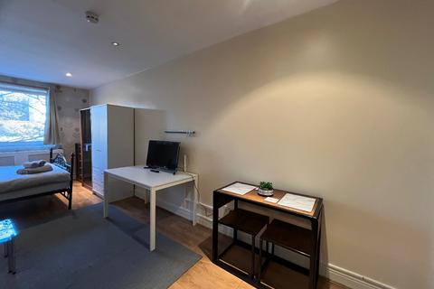 Studio to rent - Finchley Road, London