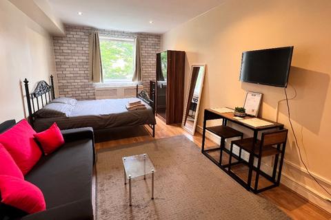 Studio to rent, Finchley Road, London