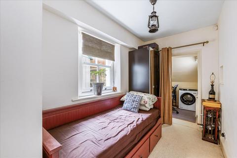 Basement Flat, 20 Grange Park, London, W5 3PS