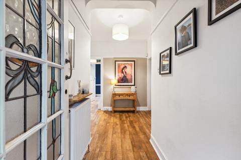 28 Dorian Drive, Clarkston, Glasgow, G76 7NP