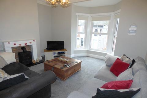 2 bedroom flat to rent, George Scott Street, South Shields