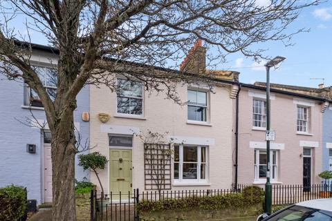 3 bedroom terraced house to rent, Charles Street, London, SW13