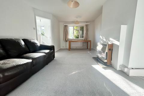 3 bedroom semi-detached house to rent, Newcome Road, Farnham