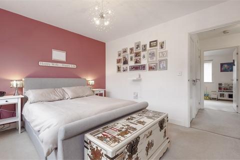 2 bedroom semi-detached house for sale - Kensington Close, Northampton, NN2