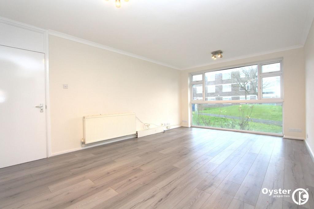 Stratton Close, Edgware, HA8 2 bed apartment £1,850 pcm (£427 pw)