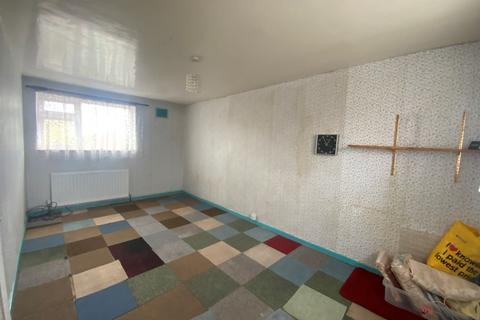 79 Cedar Road, Nuneaton, CV10 9DE