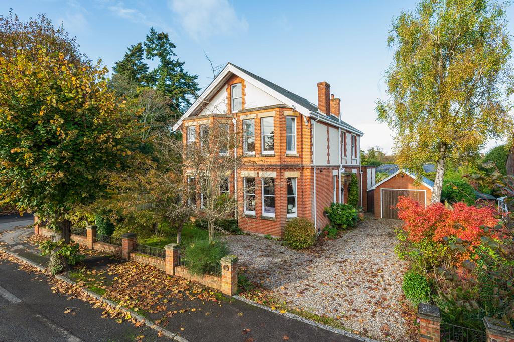 St. Marks Road, HenleyonThames RG9 5 bed detached house for sale £