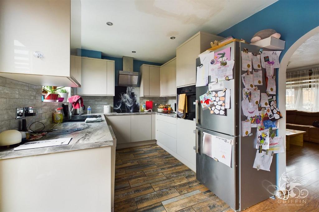 Cullen Square, RM15 3 bed terraced house for sale £365,000