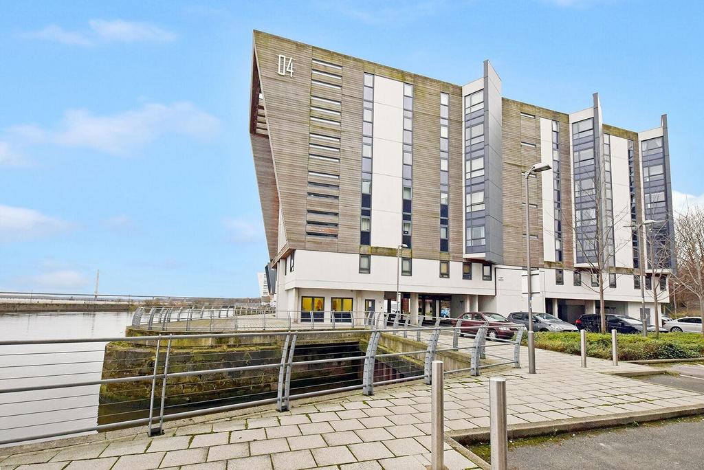 The Decks, Runcorn, WA7 1GH 2 bed flat to rent £675 pcm (£156 pw)