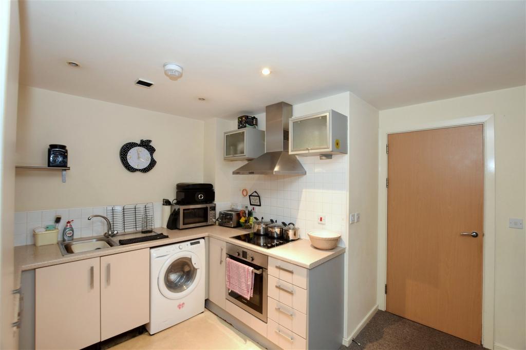 The Decks, Runcorn, WA7 1GH 2 bed flat to rent £675 pcm (£156 pw)