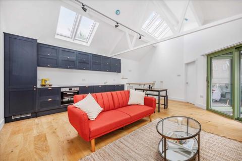3 bedroom end of terrace house for sale - Locarno Road, London, W3