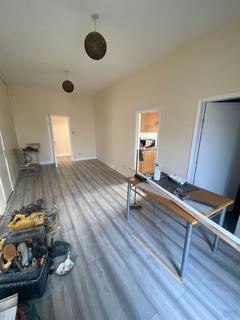 4 bedroom flat to rent, Barking Road, London, E13