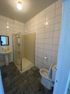 4 bedroom flat to rent, Barking Road, London, E13