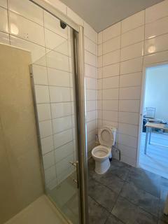 4 bedroom flat to rent, Barking Road, London, E13