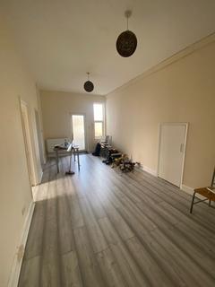 4 bedroom flat to rent, Barking Road, London, E13