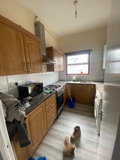 4 bedroom flat to rent, Barking Road, London, E13